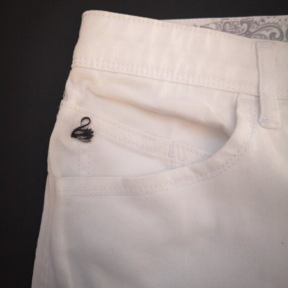Gloria Vanderbilt Ladies Bermuda Style Size 12 White Shorts - Picture 4 of 10